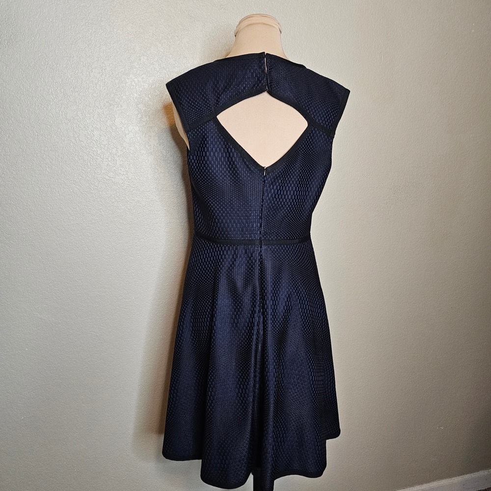 Trina Turk Blue and Black Textured‎ V Neck Fit Flare Dress Size 10 Back cut out - Picture 5 of 12